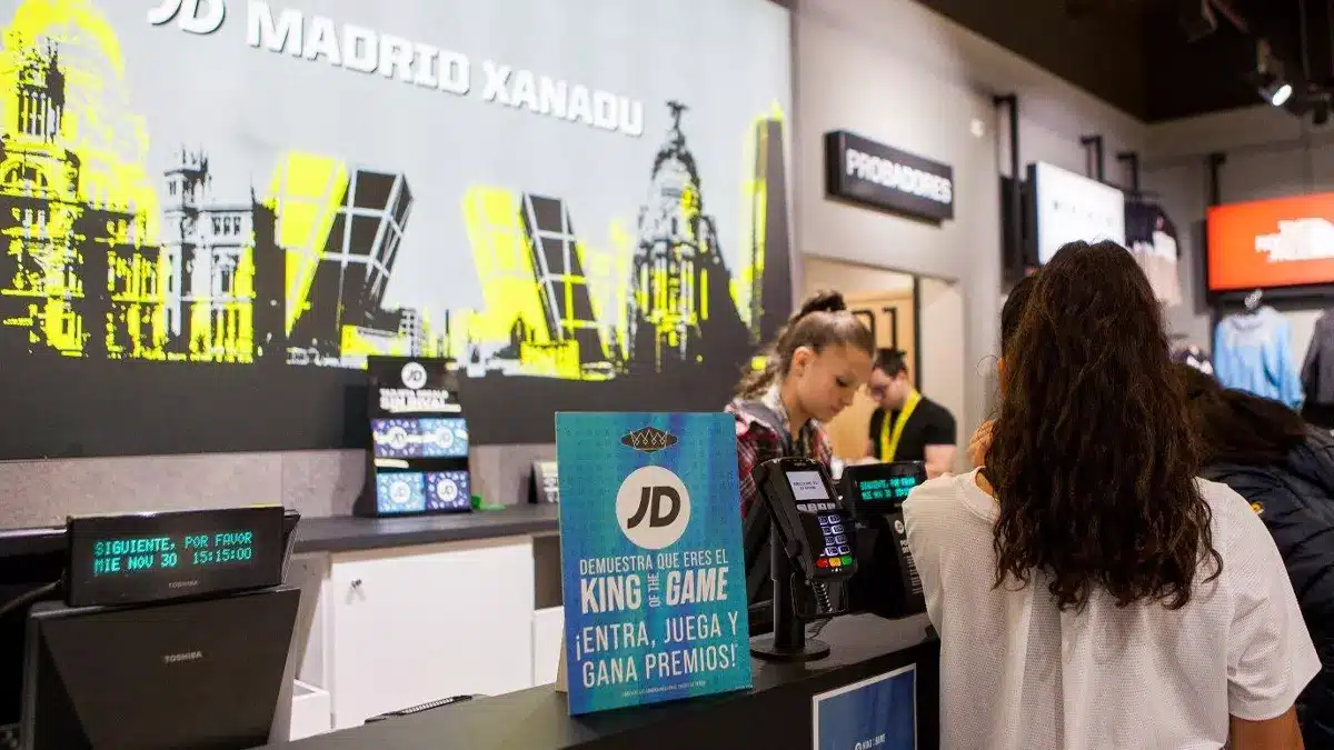 JD Sport busca estudiantes para trabajar en su nueva tienda.webp