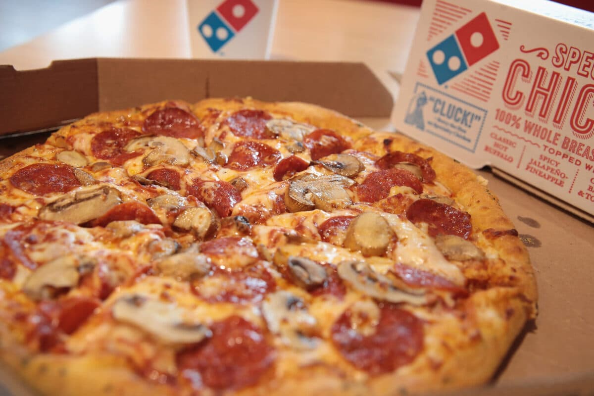 dominos ofrece 1000 euros netos por trabajar 2 dias comiendo pizzas