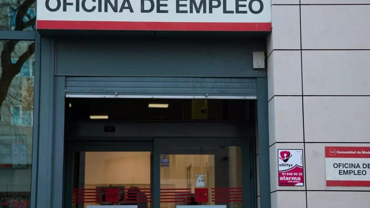 se presentan ofertas de empleo el 7 de febrero con salarios de hasta 30 000 euros y requisitos de estudios minimos